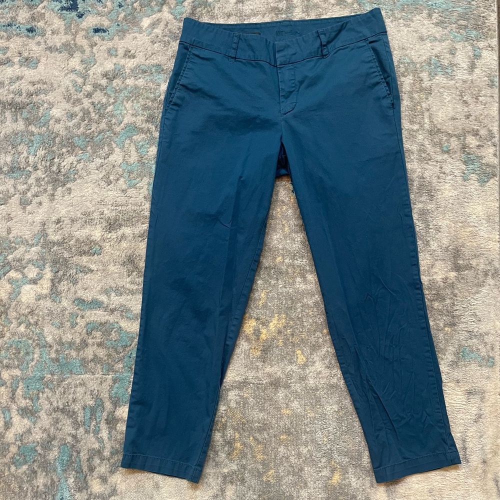 Like New 👖 - Picture 2 of 4